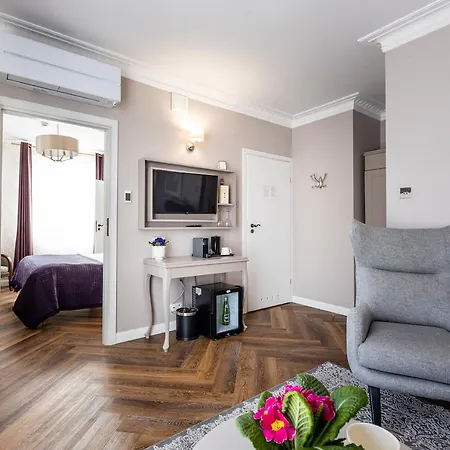 Antonina Aparthotel 4*