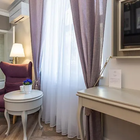 Antonina Aparthotel 4*